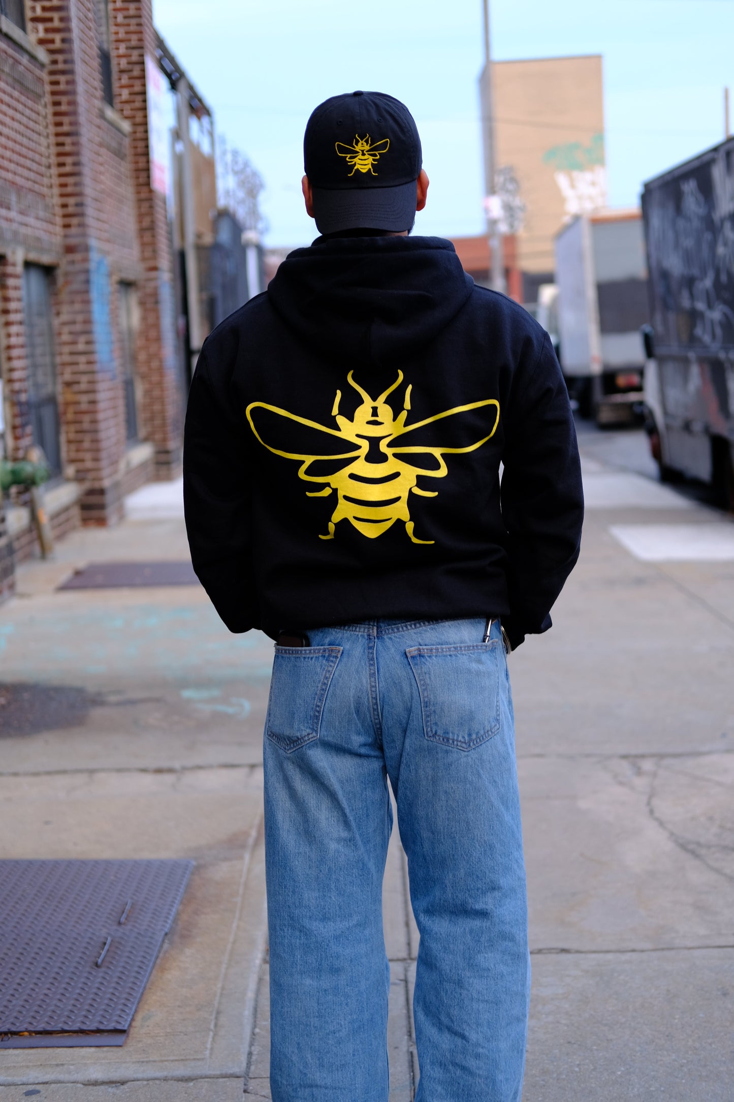 Abeja Hoodie - Black, Yellow